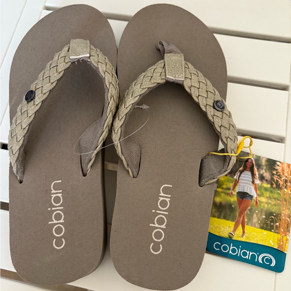COBIAN Women’s Braided Bounce Sandals / flip flops NEW NWT Size 6 Cream